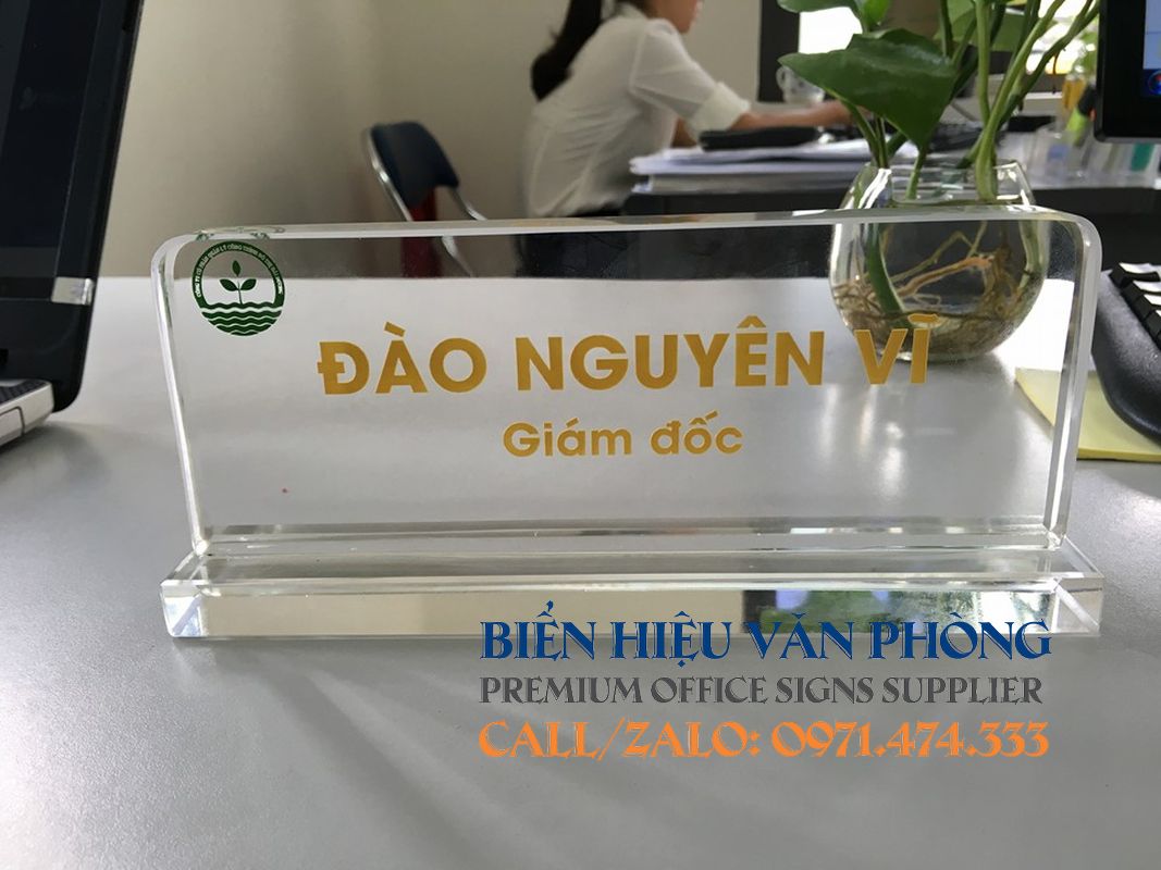 Biển chức danh pha lê