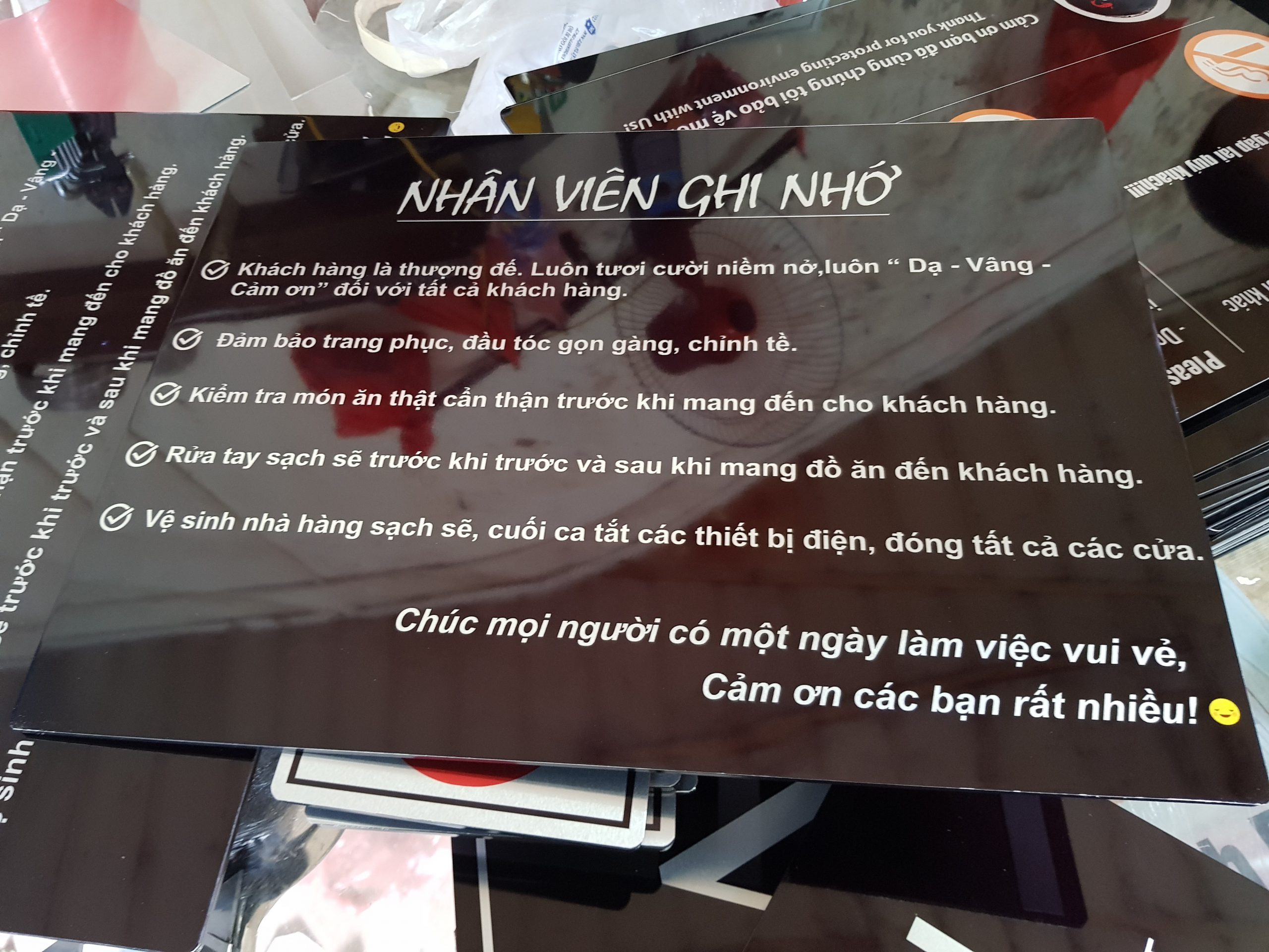 Bảng nhân viên ghi nhớ giữ vệ sinh