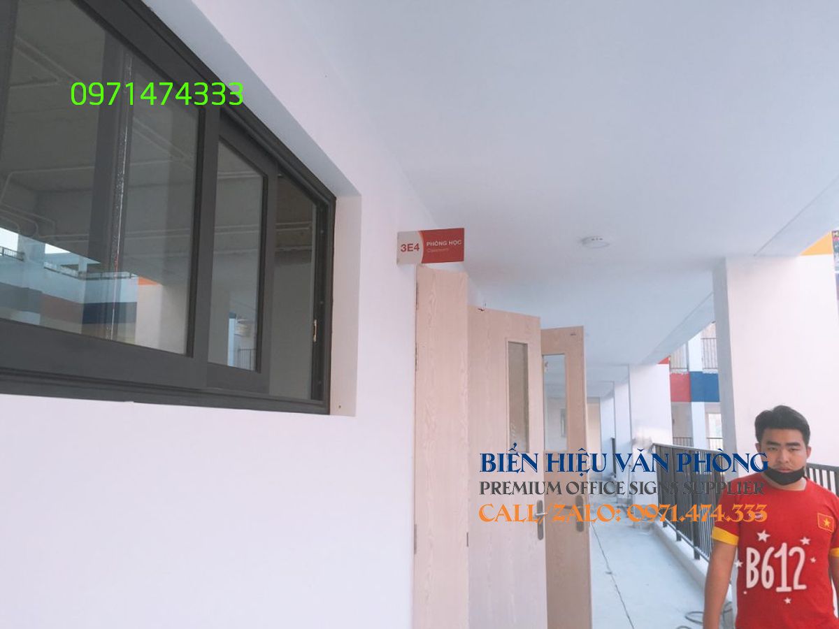 Biển số lớp học gắn tường, biển tên lớp hành lang