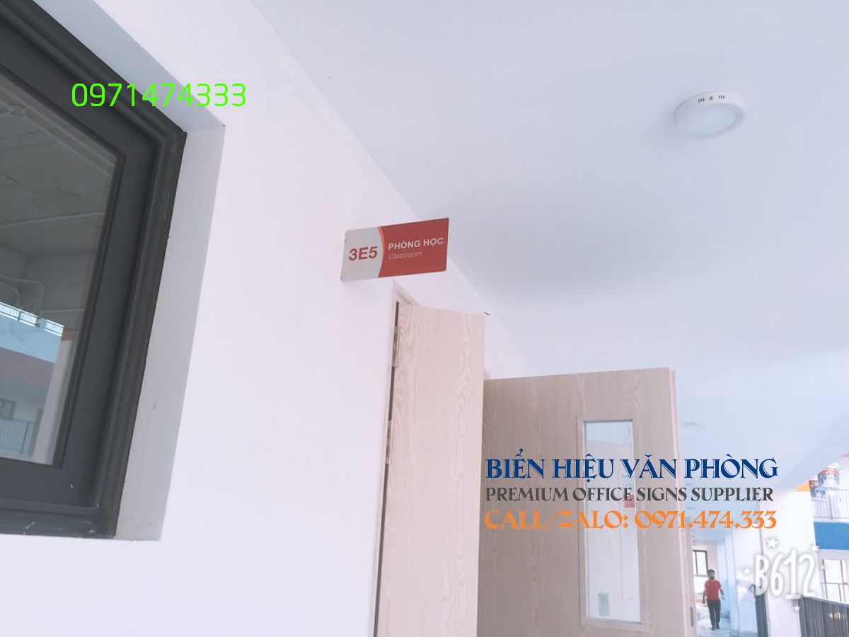 Biển số lớp học gắn tường, biển tên lớp hành lang