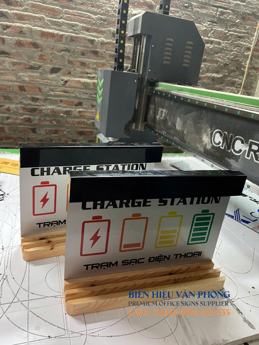 Bảng khu vực sạc điện thoại, Biển điểm sạc điện thoại