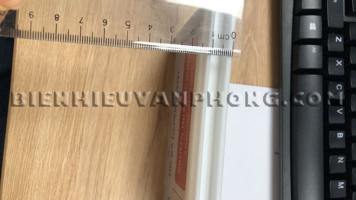 Bảng tên nhân viên 2 mặt kẹp vách ngăn