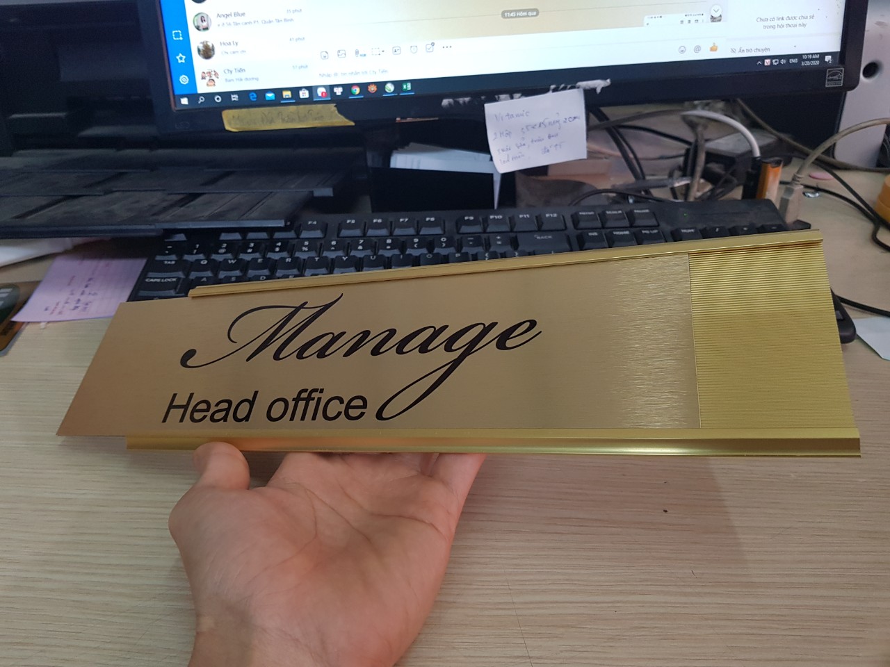 Biển chức danh kim loại gắn tường