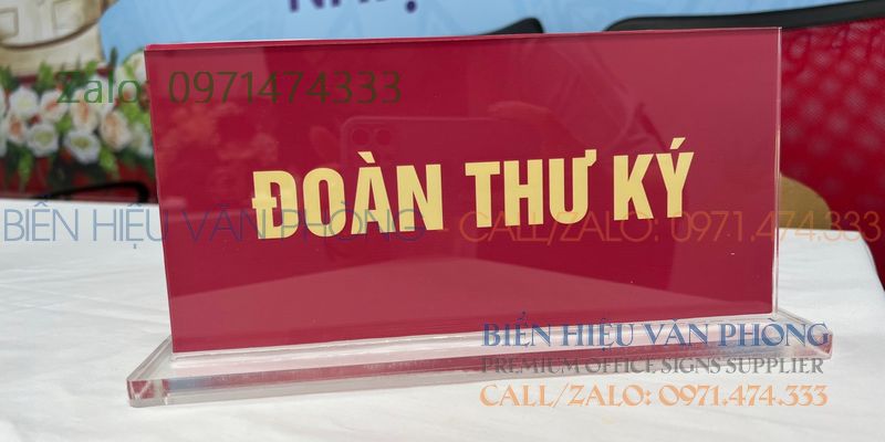 Biển chức danh để bàn mica