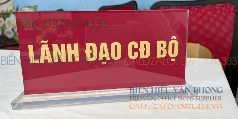 Biển chức danh để bàn mica