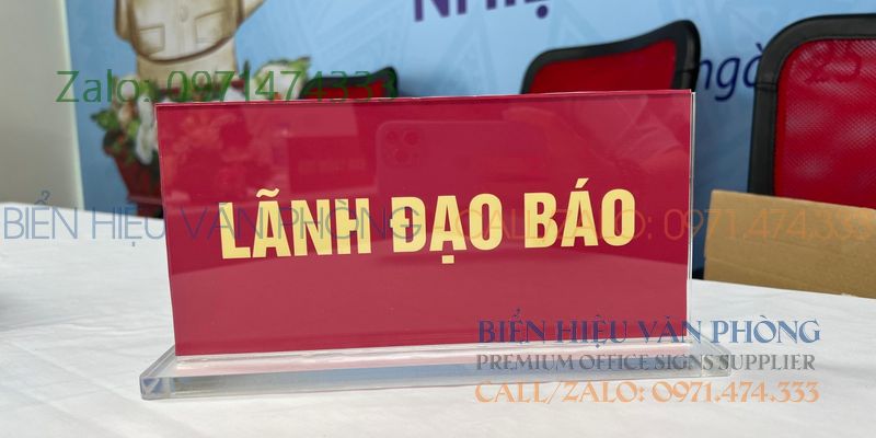 Biển chức danh để bàn mica