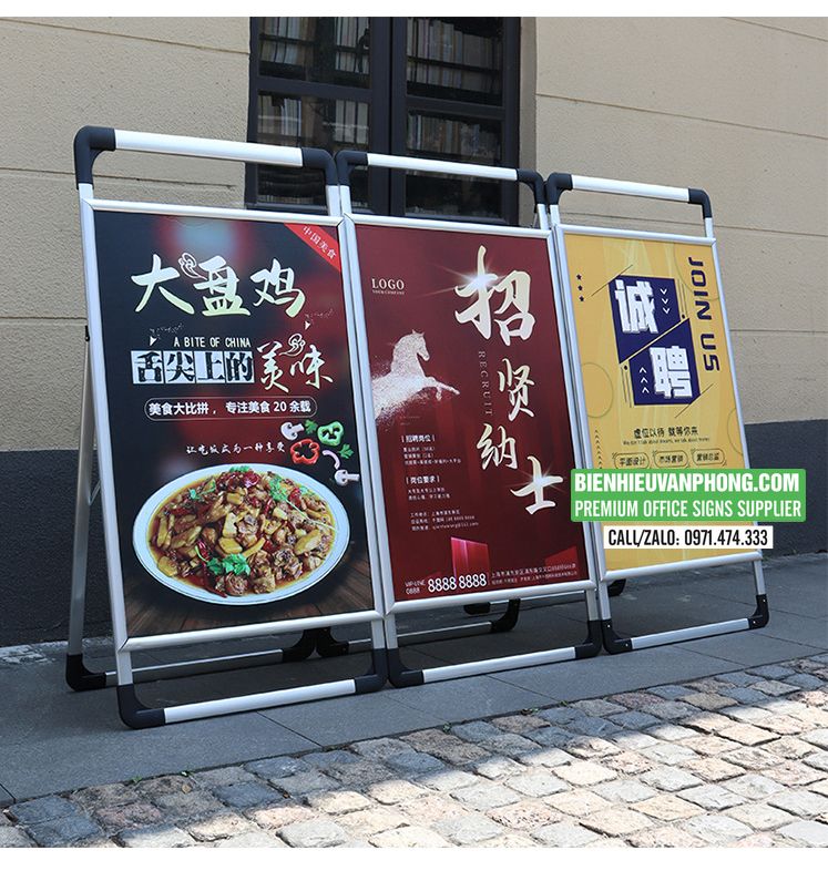 Kệ nhôm chữ A thay đổi nội dung dễ dàng với nắp bật.