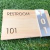 Bảng tên phòng Gỗ - Toilet, WC Nam Nữ - Resroom bằng gỗ tự nhiên