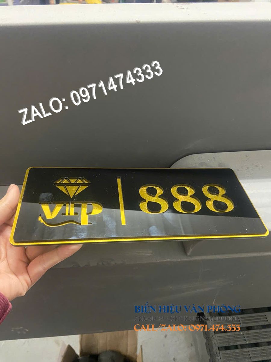 Biển mica Vip