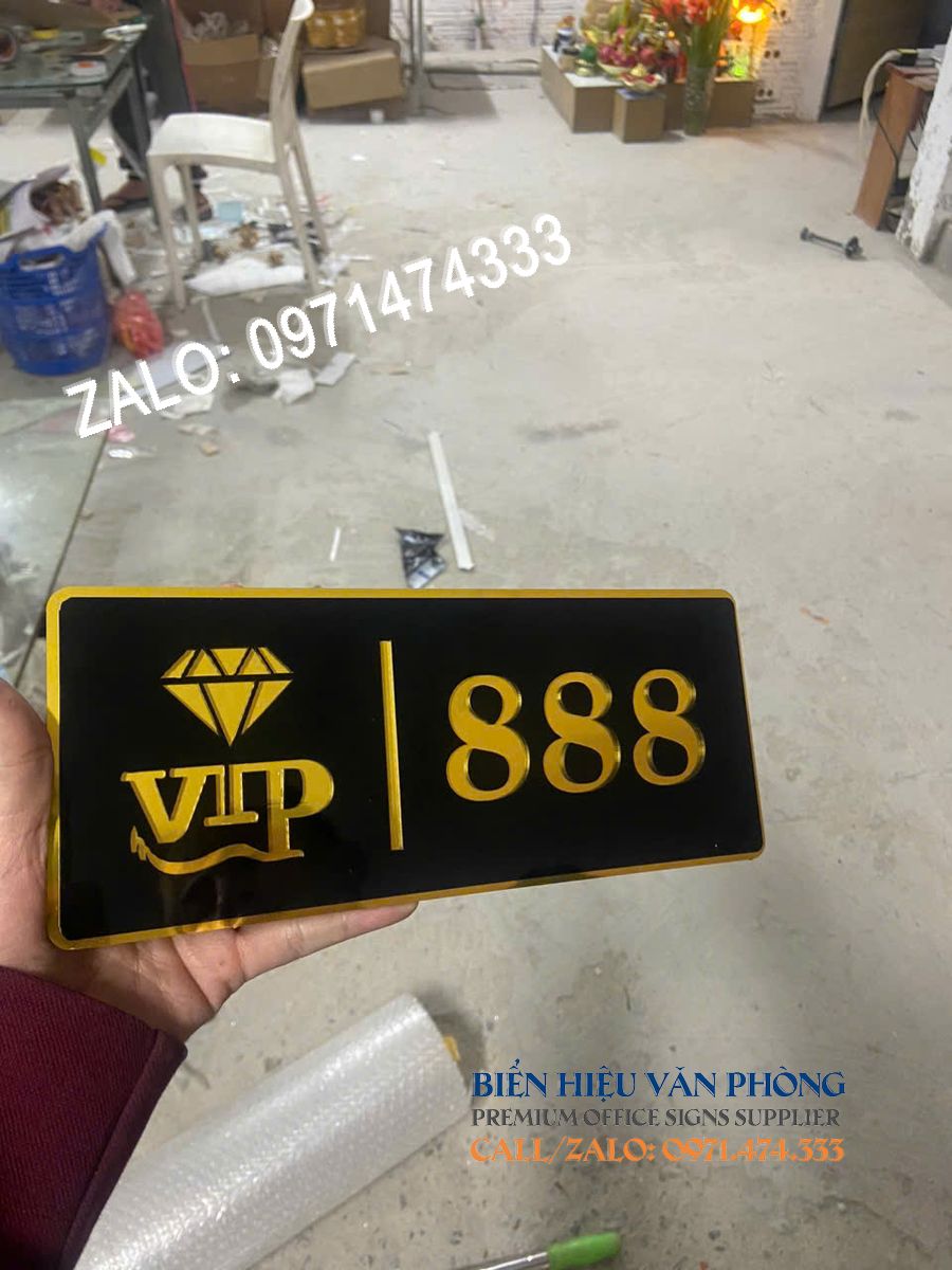 Biển mica Vip