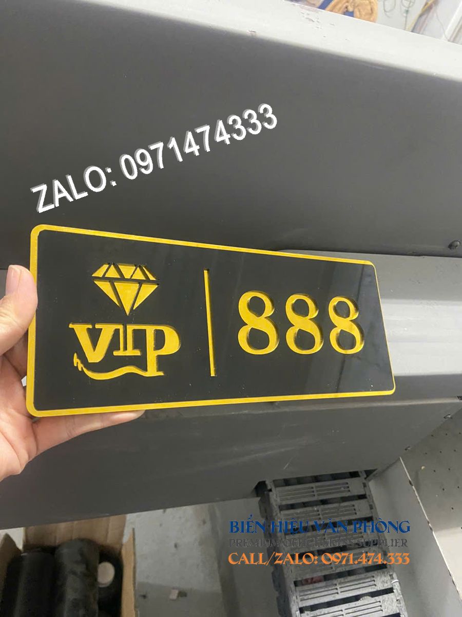 Biển mica Vip